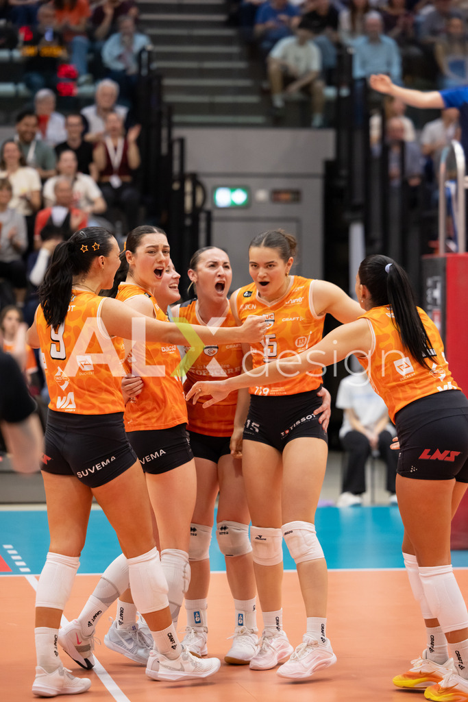 Volleyball I Frauen I Saison 2025-2026 I Volleyball NLA | Women I  Playoffs Finals 1/5 I viteos NUC - VC Kanti Schaffhausen I 06.04.2026 | viteos NUC Spielerinnenkreis - Realisiert mit Pictrs.com