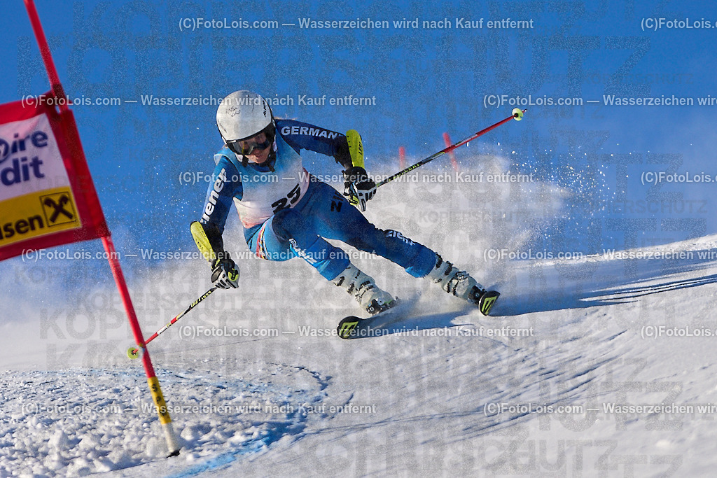 ALP3649_MASTERS-Cup_GS-C Damen_Noell Andrea | (C)FotoLois.com, Alois Spandl. FIS Masters-Cup Wildschönau, Giant Slalom auf der Piste Schatzberg GS, Siegerehrung auf dem Dorfplatz Niederau, Sa 13. Januar 2024.