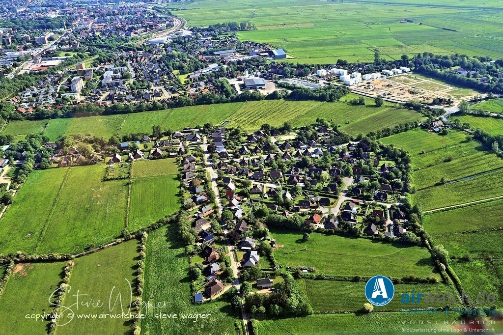 Luftbild Husum Lund - Der Ortsteil Lund liegt im nordwestlichen Stadtgebiet von Husum | Der Ortsteil Lund liegt im nordwestlichen Stadtgebiet von Husum an der Nordseeküste und war bis 2007 ein eigenständiger Gemeindeteil von Schobüll, bevor er in die Stadt Husum eingemeindet wurde.