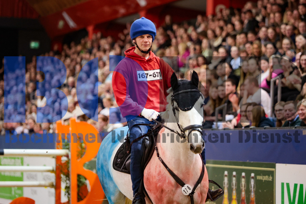 Agravis Cup 2024 - Kostuemspringen {date} -  | {headline}



(Foto: Sebastian Sendlak / BOND)

 - Realisiert mit Pictrs.com