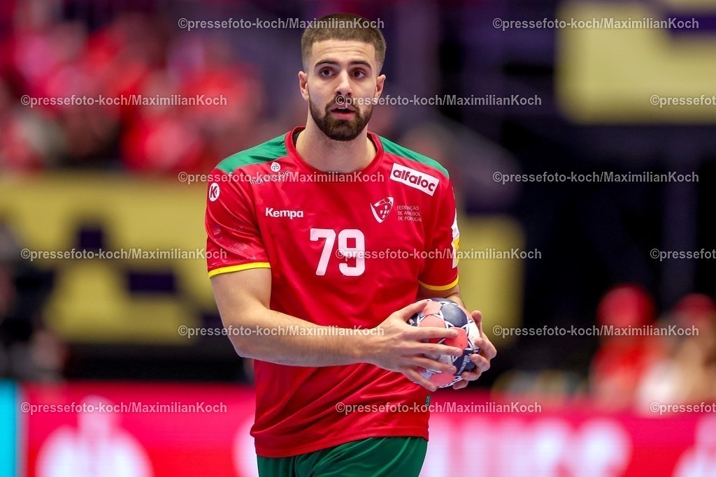 EHF16012601051 | 16.01.2026, Handball, Men's EHF EURO 2026, Portugal - Rumänien, Jyske Bank Boxen in Herning, Dänemark, Preliminary Round:  Martim Mota Costa (Portugal #79) 