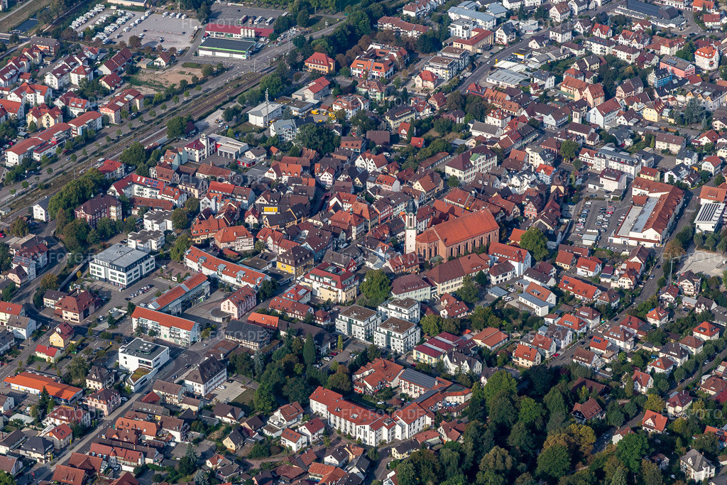 Luftbild: Stadtansicht vom Innenstadtbereich im Ortsteil Gaisbach in Oberkirch im Bundesland Baden-Württemberg in Deutschland. Foto: IMG_008918.jpg vom 20.09.2020 durch Werner Riehm/FLY-FOTO.de