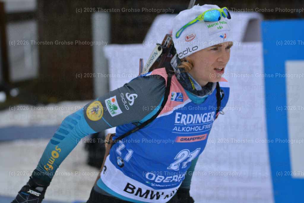 IBU WC Biathlon Oberhof 2018 | BESCOND Anais (FRA) beim Anschiessen vor dem Rennen; IBU WC Biathlon Oberhof 2018, 10 km Verfolgung der Frauen am 06.01.2018 in der DKB Ski Arena in Oberhof, (Deutschland) - Realisiert mit Pictrs.com
