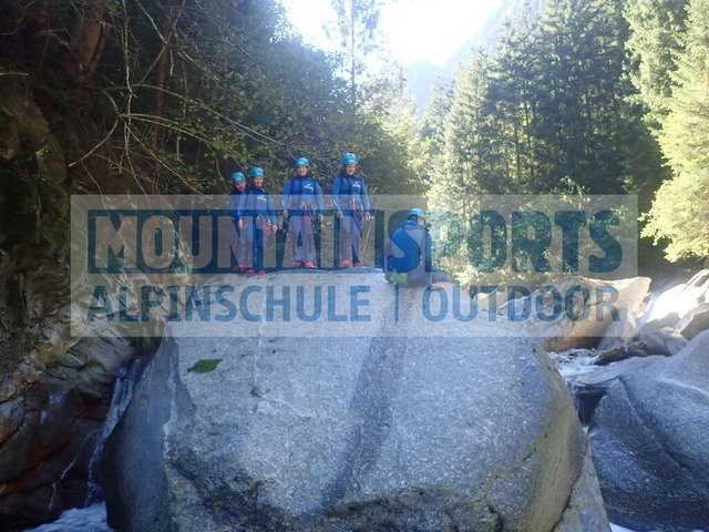 PC020068 | Bestelle die Bilder deines Berg- oder Wasser-Abenteuers mit Mountain Sports bequem von zu Hause aus direkt über unseren Online Fotoshop von pictrs.com. - Realisiert mit Pictrs.com