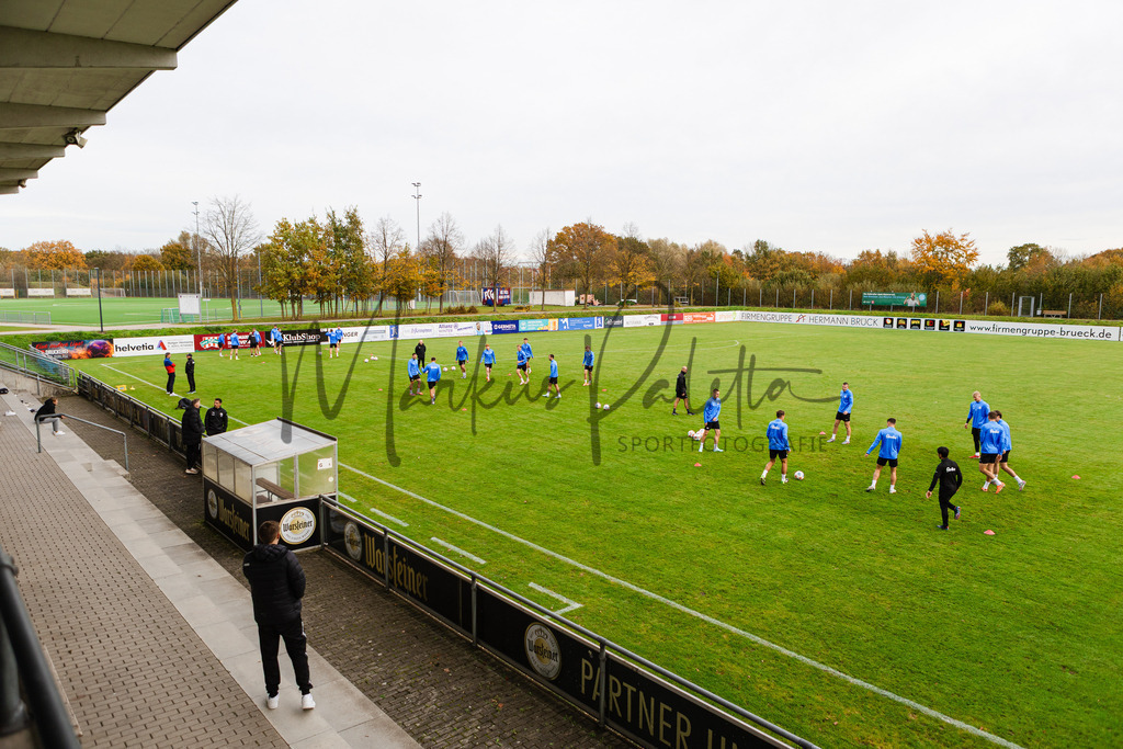 2. Bundesliga, Saison 2025/26, 11. Spieltag: SC Preußen Münster - Holstein Kiel | Münster, 31.10.2025: 2. Bundesliga, 11. Spieltag, Holstein Kiel schwitzt im Sportpark Gievenbeck in Münster an. Foto: sportfotografie.ms | Markus Paletta - Realisiert mit Pictrs.com