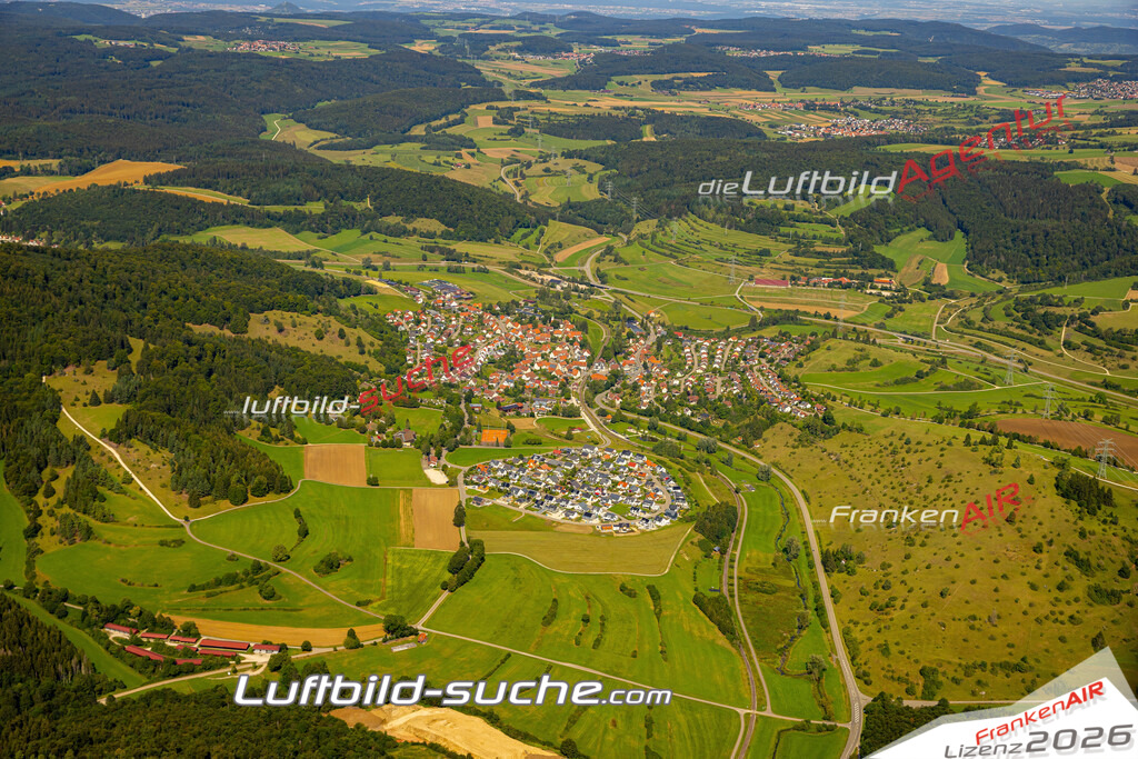 Das Luftbild zeigt :  Gomadingen - Die Luftaufnahme wurde 2024 vom UL-Flugzeug aus erstellt ( keine Drohne ) - Hochauflösende Luftaufnahme - Für grossformatige Ausdrucke geeignet. Die Geschenkidee !Mit Lizenz und Bildrechte bestellbar