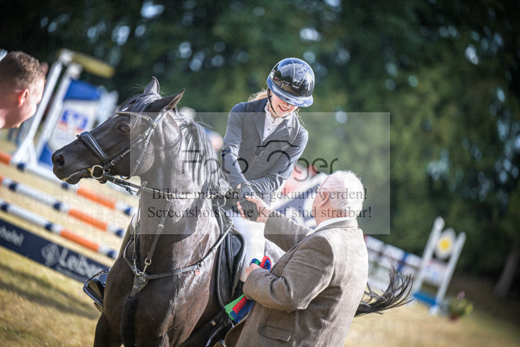 DOS_0021 | Entdecke hochwertige Reitturnierfotos von Foto Oger. Professionell, emotional und authentisch – jetzt Lieblingsmomente im Shop bestellen.Deutschlandweite Turnierfotografie. - Realisiert mit Pictrs.com