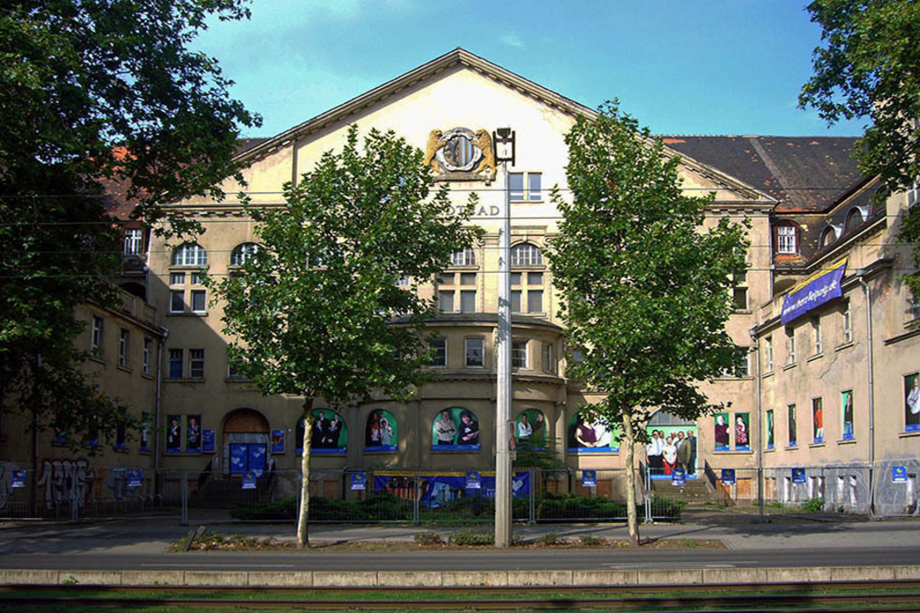 Foto: Leipzig - Stadtbad | Das Team hinter BILDLEXIKON LEIPZIG bündelt historische wie aktuelle Informationen über die Stadt Leipzig in Text und Bild auf einer Plattform und stellt diese der interessierten Öffentlichkeit zur Verfügung.