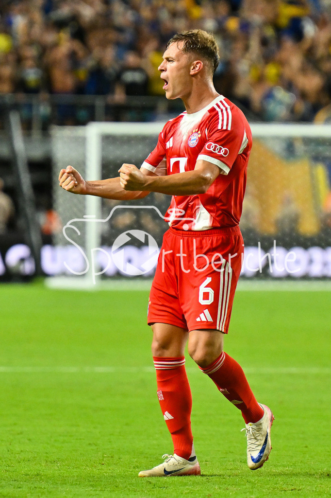 FC Bayern München - Boca Juniors | die Spieler des FC Bayern freuen sich ueber den Sieg gegen die Boca Juniors / FIFA Club World Cup: FC Bayern Muenchen - Boca Juniors, Hard Rock Stadium am 20.06.2025 / NOT FOR SALE IN USA / Joshua KIMMICH (FC Bayern Muenchen 6) / Einzelfoto / Freisteller