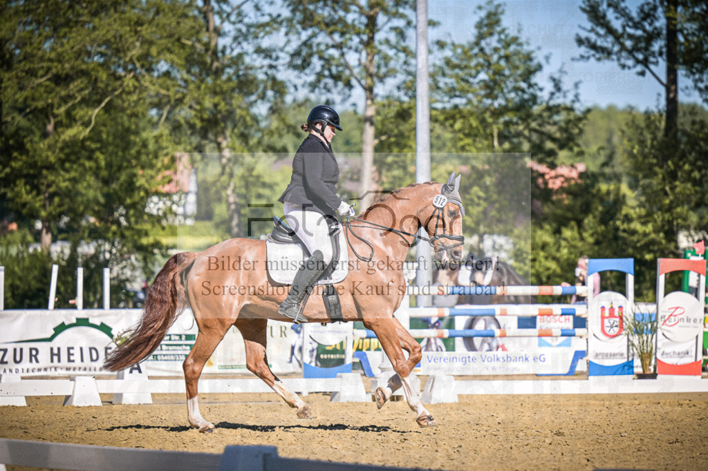 DOS_6657 | Entdecke hochwertige Reitturnierfotos von Foto Oger. Professionell, emotional und authentisch – jetzt Lieblingsmomente im Shop bestellen.Deutschlandweite Turnierfotografie. - Realisiert mit Pictrs.com