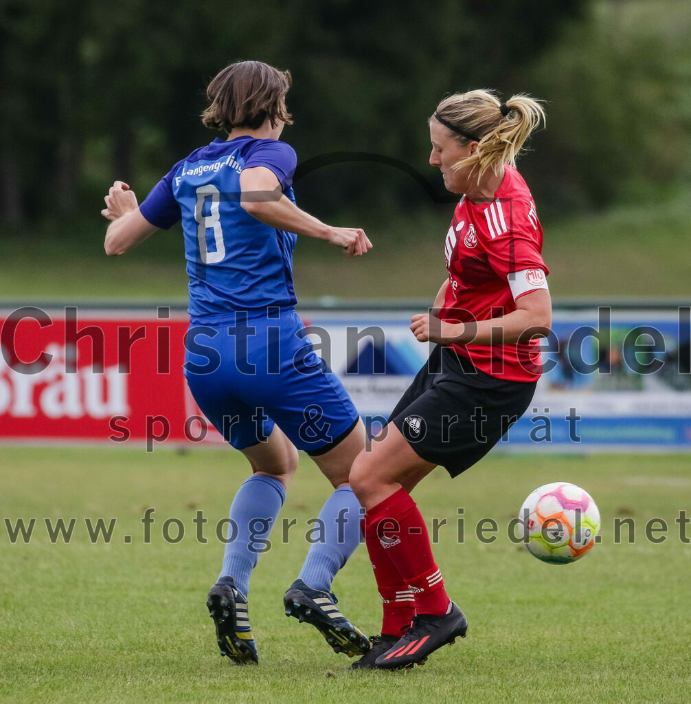 2023-10-07_033_FC_Langengeisling_gegen_MTV_Diessen_Ammersee | Erding, Deutschland, 07.10.2023:
Fußball, Bezirksoberliga 2023 / 2024, 6. Spieltag, FC Langengeisling gegen MTV Diessen/Ammersee, Endergebnis: 0:3

Melanie Schöffmann (FC Langengeisling, #8), Sophie Bauer (MTV Diessen/Ammersee, #5)

Foto: Christian Riedel / fotografie-riedel.net