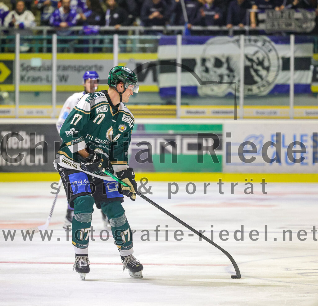 2025-09-26_112_TSV_Erding_gegen_SC_Riessersee | Erding, Deutschland, 26.09.2025:Eishockey, Oberliga Süd 2025 / 2026, 3. Spieltag, TSV Erding gegen SC Riessersee, Endergebnis: 3:5Elia Ostwald (Erding Gladiators, #17)Foto: Christian Riedel / fotografie-riedel.net