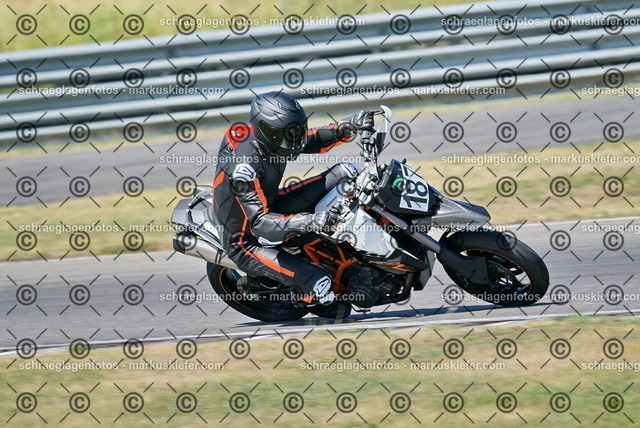 26bt04-0940 | markuskiefer.com - Realisiert mit Pictrs.com