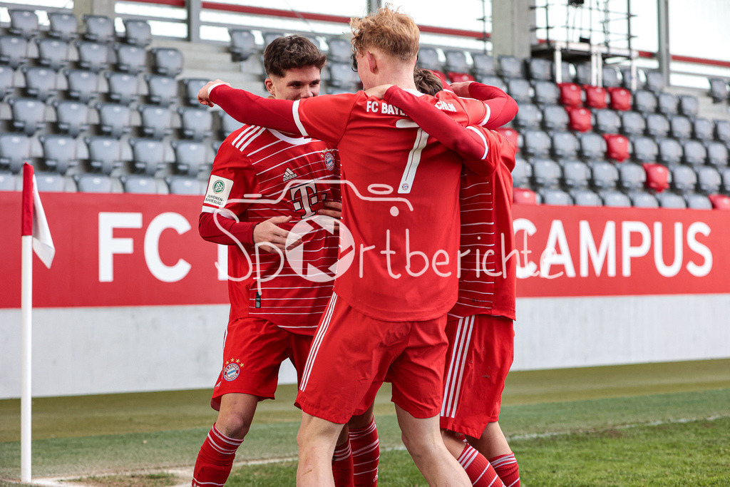 FC Bayern Muenchen U19 - FC Augsburg U19 | Jubel der Bayern nach dem Treffer zu 2-0 durch Luka KLANAC (FCB #9)