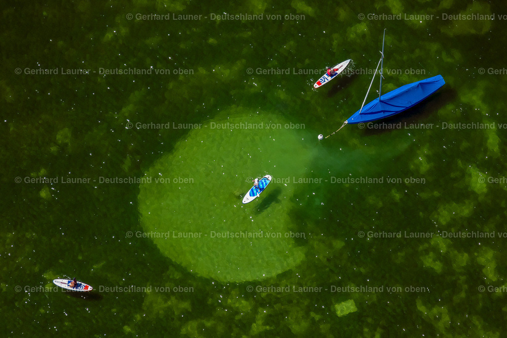 4031252 | STARNBERGER SEE 12.06.2020 SUP Board Sportboot in Fahrt auf der Wasseroberfläche des Starnberger See im Bundesland Bayern, Deutschland. // SUP board sport boat in motion on the water surface on Starnberger See in the state Bavaria, Germany. Foto: Gerhard Launer