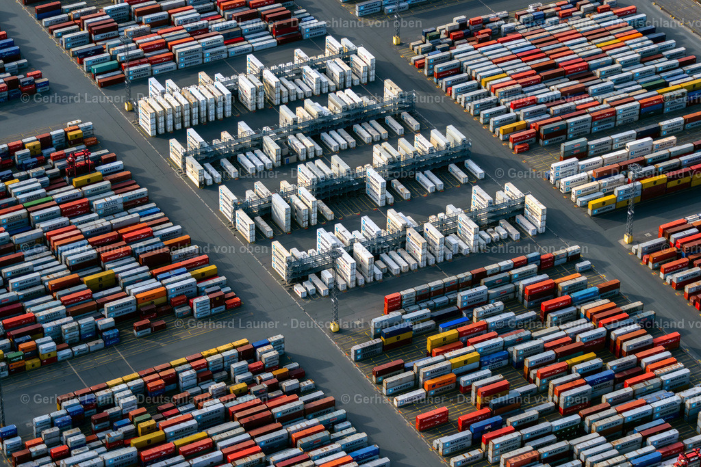 4030678 | BREMERHAVEN 01.06.2020 Containerterminal im Containerhafen des Überseehafen Am Nordhafen in Bremerhaven im Bundesland Bremen. // Container Terminal in the port of the international port Am Nordhafen in Bremerhaven in the state Bremen. Foto: Gerhard Launer