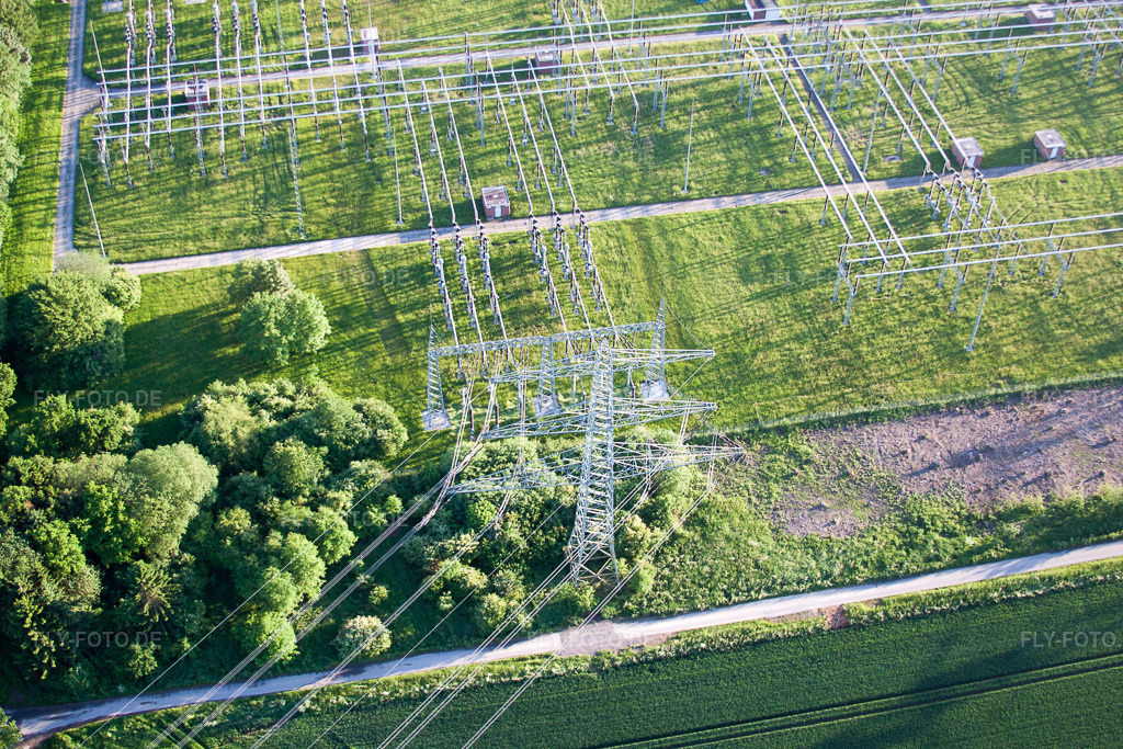 Luftbild: Umspannwerk Grohnde im Ortsteil Grohnde in Emmerthal im Bundesland Niedersachsen in Deutschland. – Foto: IMG_65038.jpg vom 23.05.2014 durch Werner Riehm/FLY-FOTO.de – Auflösung des Originals: 4752 x 3168 px