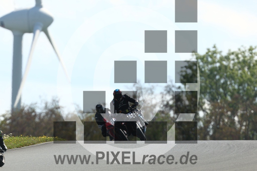 0301-20260908_04528 | Schöne Erinnerungen an spannende Momente - das festzuhalten ist unser Job. PIXELrace.de ist seit 2003 auf den Rennstrecken Europas unterwegs um die Action draußen beim Fahren und die wunderbare Stimmung imm Fahrerlager für euch einzufangen.