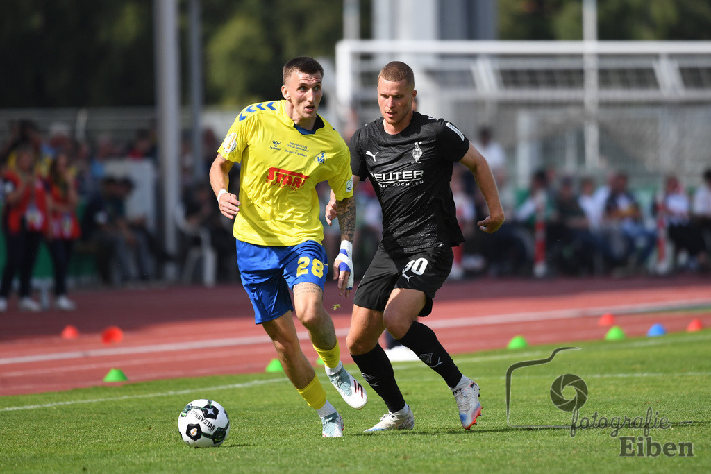 SV Atlas-Delmenhorst-Borussia Mönchengladbach | DFB-Pokal 1. Runde;SV Atlas Delmenhorst (gelb)-Borussia Mönchengladbach (schwarz) am 17.08.2025 in Oldenburg (Marschweg-Stadion), Photo: Philip Eiben 2025 - Realisiert mit Pictrs.com