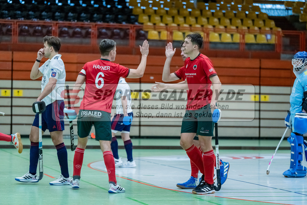 HK_20231217_107567 | 1. Bundesliga Herren Crefelder HC - Düsseldorfer HC  am 17.12.2023 Sporthalle Glockenspitz, Krefeld , Julius Hayner ( Crefelder HTC #6 ), Bachmann Lucas Maximilian ( Crefelder HTC #15 ) , Boomes Anton ( Crefelder HTC #23 )
