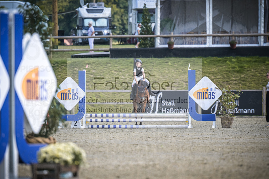 DOS_0637 | Entdecke hochwertige Reitturnierfotos von Foto Oger. Professionell, emotional und authentisch – jetzt Lieblingsmomente im Shop bestellen. - Realisiert mit Pictrs.com