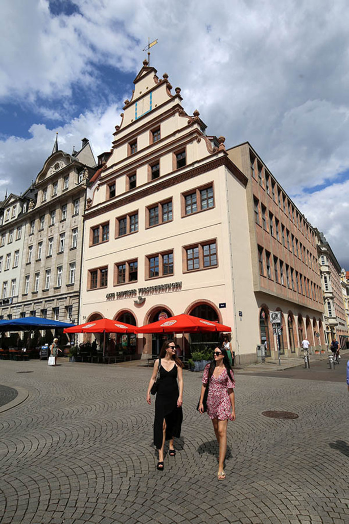 Foto: Leipzig - Alte Waage | Das Team hinter BILDLEXIKON LEIPZIG bündelt historische wie aktuelle Informationen über die Stadt Leipzig in Text und Bild auf einer Plattform und stellt diese der interessierten Öffentlichkeit zur Verfügung.