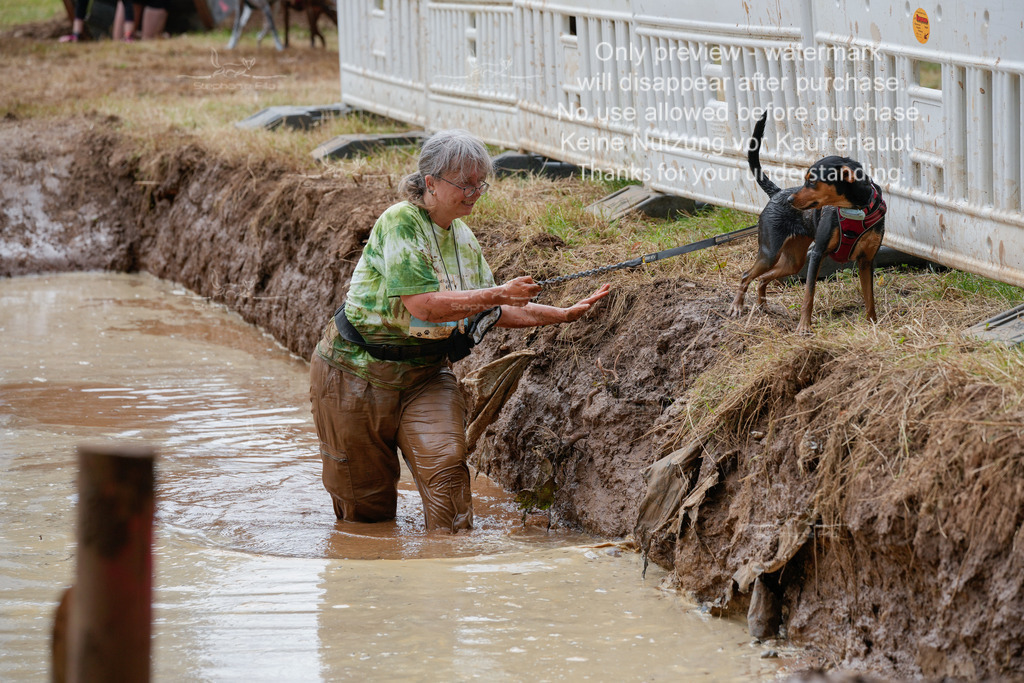 Schlamm_mit_Hund (421 von 460) | stephaniefillaphotographie - Realisiert mit Pictrs.com