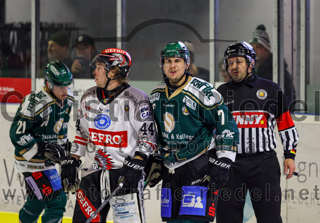 2025-12-14_129_TSV_Erding_gegen_ECDC_Memmingen_Indians | Erding, Deutschland, 14.12.2025:Eishockey, Oberliga Süd 2025 / 2026, 26. Spieltag, TSV Erding gegen ECDC Memmingen Indians, Endergebnis: 1:2Foto: Christian Riedel / fotografie-riedel.net