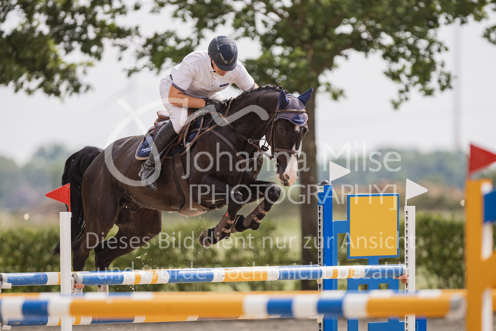 230616_Lemwerder_Springpf-M-706 | Deine schönsten Turniermomente als professionelle Fotos! Entdecke hochwertige Pferdesport-Fotografie im Online-Shop. Jetzt Fotos finden & bestellen!