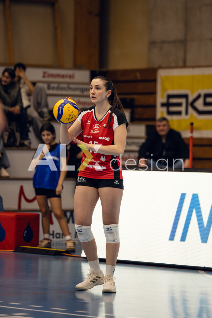 Volleyball I Frauen I Saison 2025-2026 I Volleyball NLA | Women I Round 14 I VC Kanti Schaffhausen - NLZ Volleyball Academy Zürich I 16.01.2026 | VC Kanti Schaffhausen - 15 Alessia Pazin (CH) – Pass / Zuspiel - Realisiert mit Pictrs.com