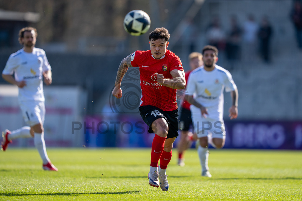 SG Sonnenhof Großaspach vs. KSV Hessen Kassel, Fussball, Regionalliga Südwest, 23. Spieltag, Saison 2025/2026, 07.03.2026 | Niklas Pollex (SG Sonnenhof Großaspach, #18),SG Sonnenhof Großaspach vs. KSV Hessen Kassel, Fussball, Regionalliga Südwest, 23. Spieltag, Saison 2025/2026, 07.03.2026Foto: photosbyphips/Philip Ziegler