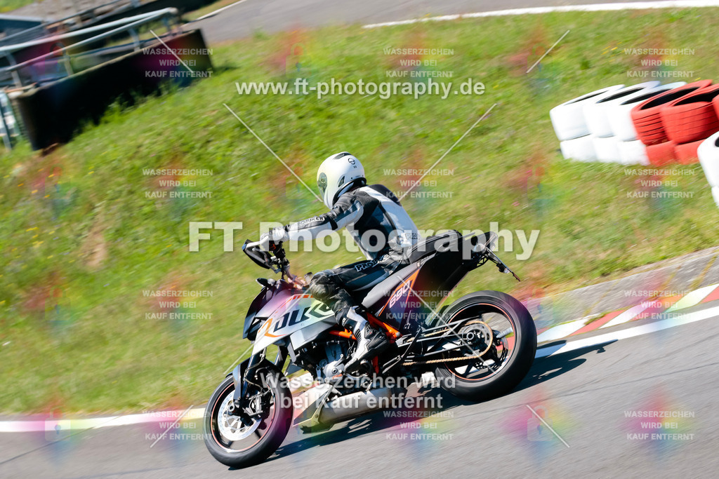 Moto-TeamOBK-21922 | Hier findet Ihr Bilder von Touristenfahrten auf der Nürburgring Nordschleife oder von anderen Veranstaltungen die ich besucht habe. Viel Spass beim Durch Schauen 