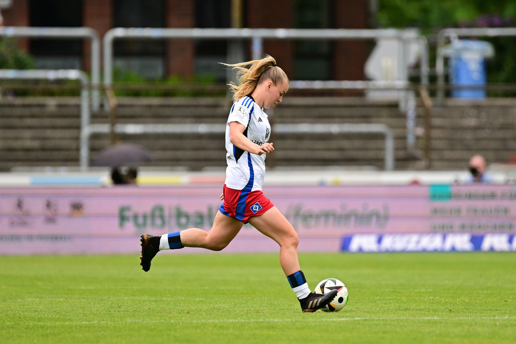 Fußball I Frauen I Saison 2024-2025 I 2. Bundesliga I 26. Spieltag I SV Meppen - Hamburger SV | Svea Stoldt (8, Hamburger SV) - Realisiert mit Pictrs.com