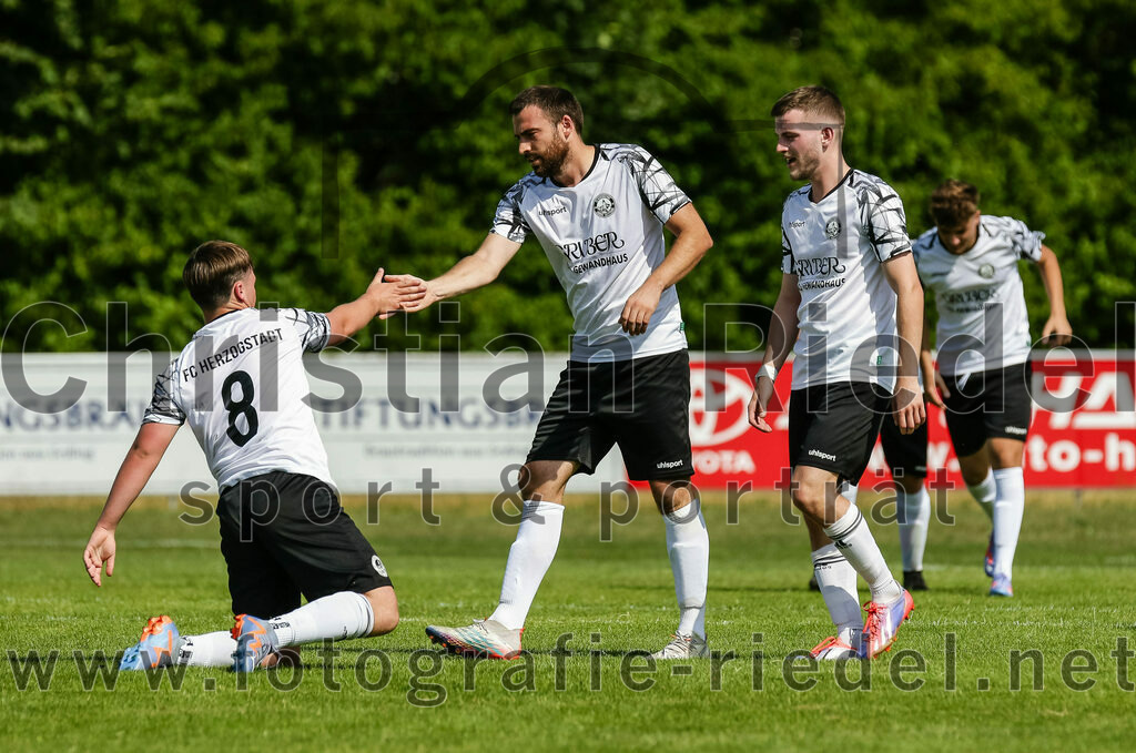 2023-07-09_056_FC_Moosinning_II_gegen_FC_Herzogstadt | Moosinning, Deutschland, 09.07.2023:
Fußball, Kreisliga 2023 / 2024, Testspiel, FC Moosinning II gegen FC Herzogstadt, Endergebnis: 2:1

Foto: Christian Riedel / fotografie-riedel.net