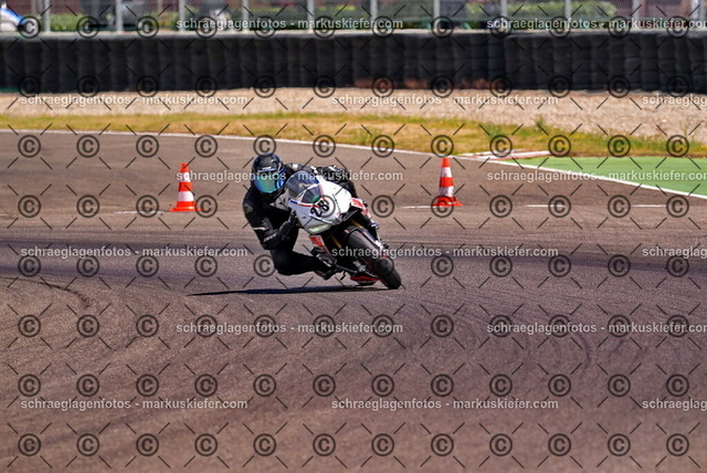 26bt05-1784 | markuskiefer.com - Realisiert mit Pictrs.com