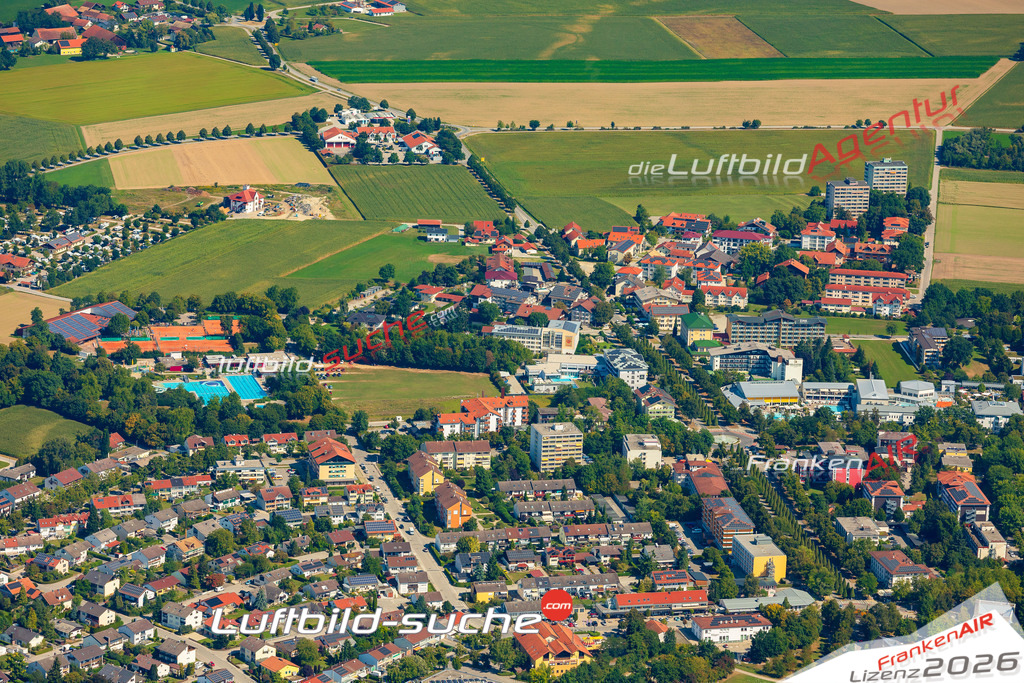 Luftaufnahme von  Bad Füssing - Die Luftaufnahme wurde 2025 vom UL-Flugzeug heraus erstellt ( keine Drohne ) - Hochauflösende Luftaufnahme - für professionelle Ausdrucke geeignet. Die Geschenkidee !Mit Lizenz und Bildrechte bestellbar