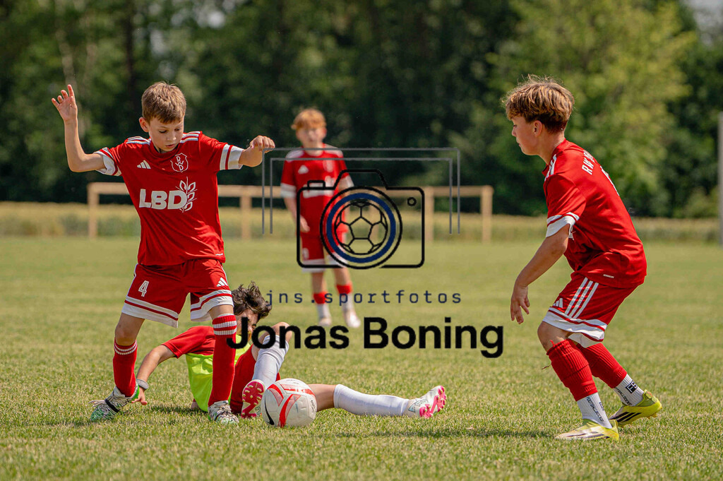 Fußball I E-Junioren I Saison 2025-2026 I OM-Cup Lüsche I Sonntag  I 24320 | jns.sportfotos - Realisiert mit Pictrs.com