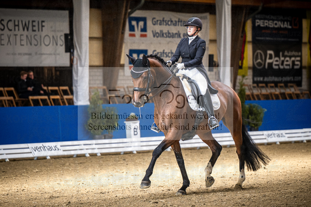 DOS_1020 | Entdecke hochwertige Reitturnierfotos von Foto Oger. Professionell, emotional und authentisch – jetzt Lieblingsmomente im Shop bestellen.Deutschlandweite Turnierfotografie. - Realisiert mit Pictrs.com