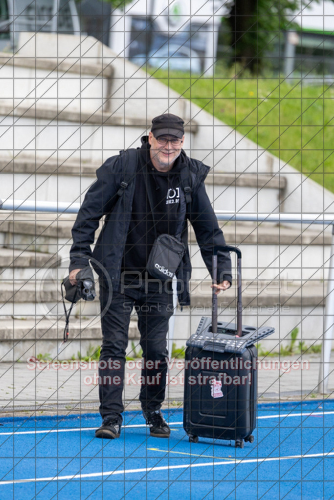 20250529_123313_0118 | #,  SGM Wendlingen-Ötlingen II (blau) vs. 1.FC Donzdorf II (schwarz), Fussball, Frauen-Bezirkspokal Finale Saison 2024/2025, Rasenplatz VfL Stadion Kirchheim, Jesinger Straße 105, 73230 Kirchheim, 29.05.2025 - 13:00 Uhr,Foto: PhotoPeet-Sportfotografie/Peter Harich