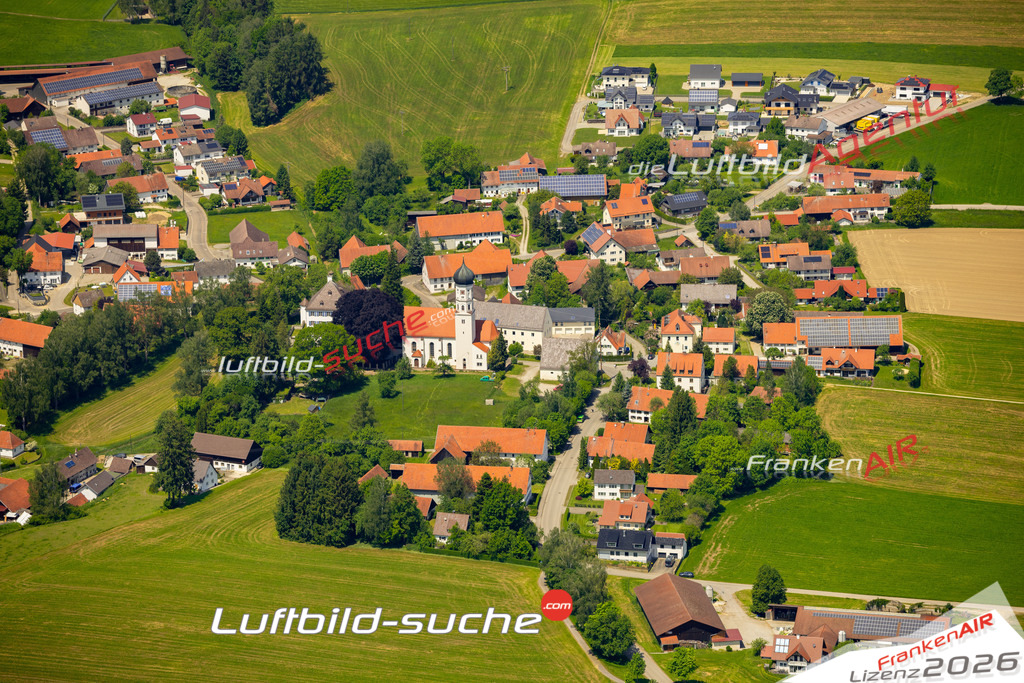 Das Luftbild zeigt Bedernau Kirche Breitenbrunn - Die Luftaufnahme wurde 2023 vom UL-Flugzeug aus erstellt ( keine Drohne ) - Hochauflösende Luftaufnahme - Für grossformatige Ausdrucke geeignet. Die Geschenkidee !Mit Lizenz und Bildrechte bestellbar