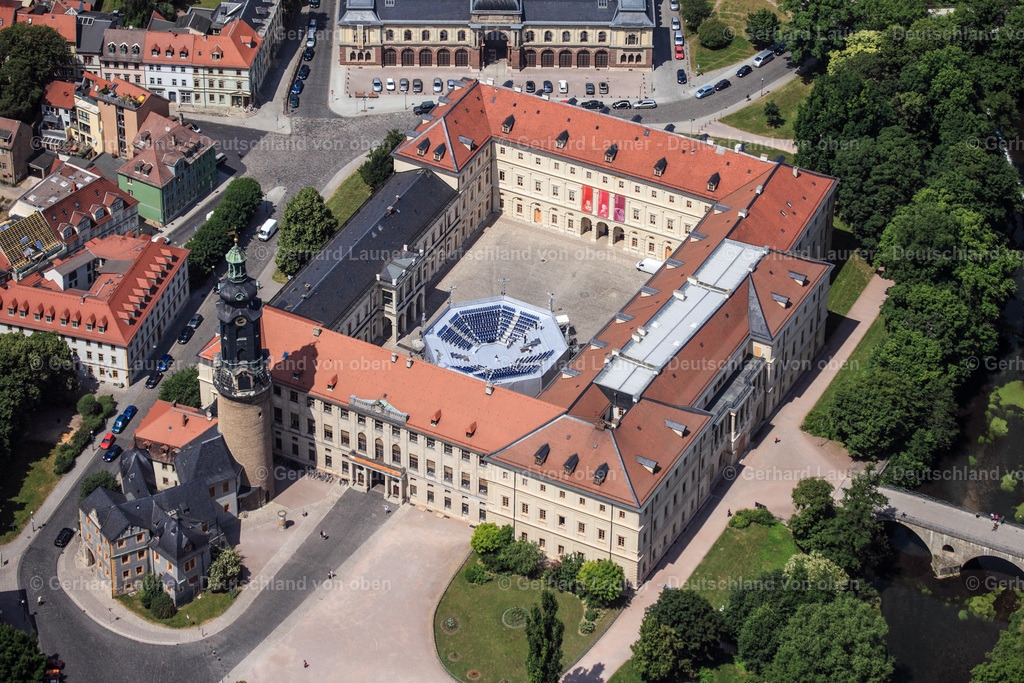 3002988 | WEIMAR2010 Schloss- Gebäude des " Stadtschloss Weimar " Weimar am Burgplatz in Weimar im Bundesland Thüringen, Deutschland. Weiterführende Informationen bei: Klassik Stiftung Weimar,  weimar GmbH. // Palace Stadtschloss Weimar on Burgplatz in Weimar in the state Thuringia, Germany. Further information at: Klassik Stiftung Weimar,  weimar GmbH. Foto: Gerhard Launer