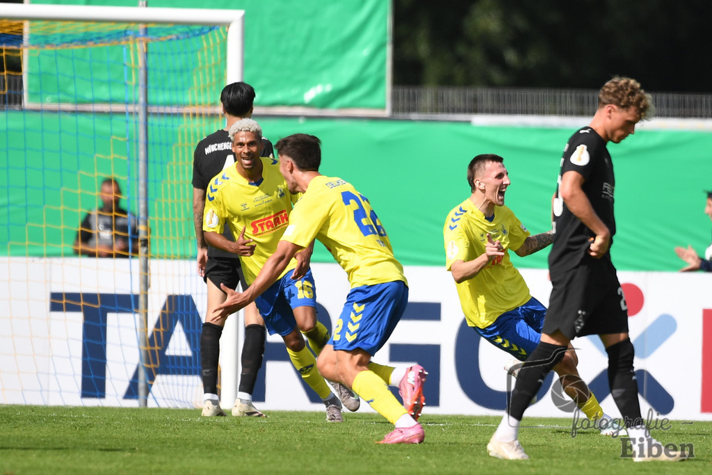 SV Atlas-Delmenhorst-Borussia Mönchengladbach | DFB-Pokal 1. Runde;SV Atlas Delmenhorst (gelb)-Borussia Mönchengladbach (schwarz) am 17.08.2025 in Oldenburg (Marschweg-Stadion), Photo: Philip Eiben 2025 - Realisiert mit Pictrs.com