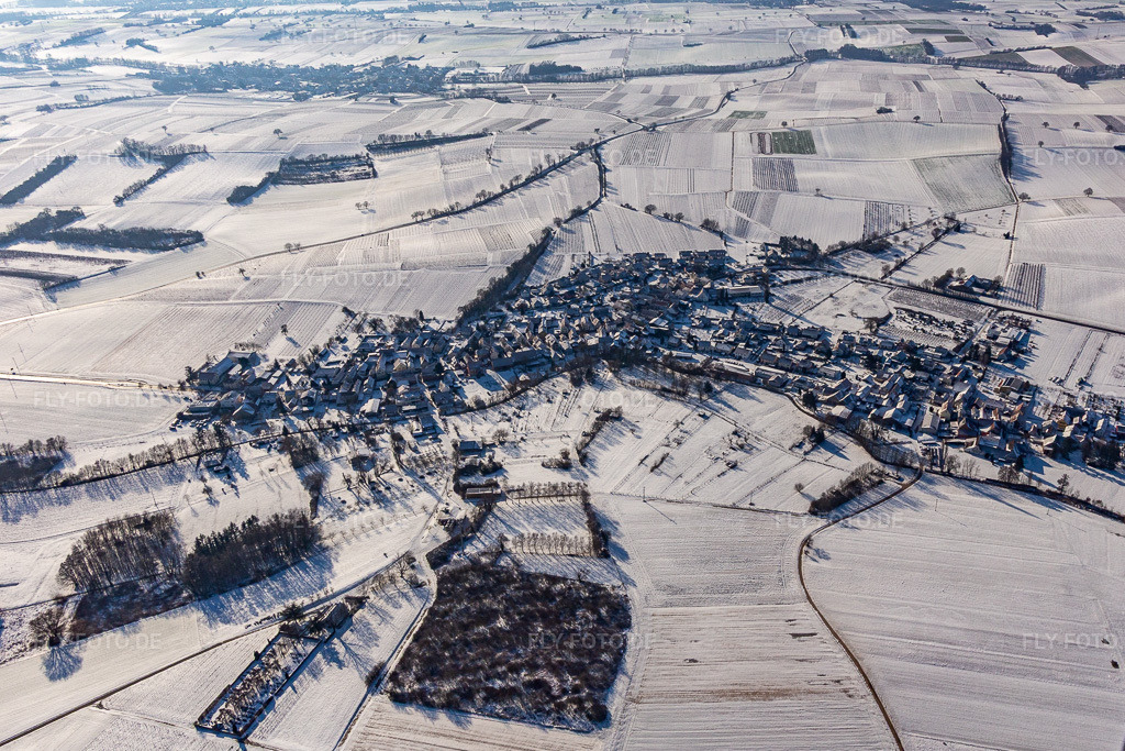 Luftbild: Winterlich schneebedeckte landwirtschaftlichen Feldern und Nutzflächen in Oberhausen im Bundesland Rheinland-Pfalz in Deutschland.Foto: IMG_124332.jpg vom 11.02.2021 durch Werner Riehm/FLY-FOTO.deAuflösung des Originals: 4565 x 3044 px