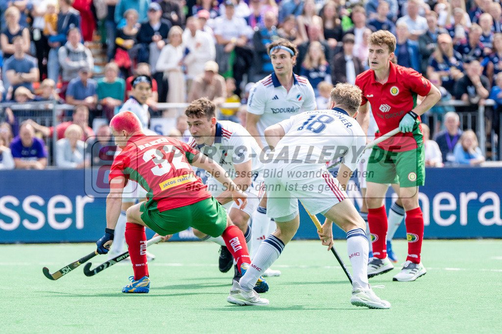 Final4_20240519-1428-0045 | Bonn, Deutschland, 19.05.2024: Mario Schachner (Mannheimer HC), Georger Baker (Hamburger Polo Club) in Aktion waehrend des Spiels der Deutsche Feldhockey-Meisterschaften 2024 zwischen Final 4 Herren Finale Mannheimer HC - Hamburger Polo Club im Bonner THV am 19.05.2024 in Bonn, Deutschland. (Foto von Stephan Fehrmann)

Bonn, Germany, 19.05.2024: Mario Schachner (Mannheimer HC), Georger Baker (Hamburger Polo Club) in action during the game of Deutsche Feldhockey-Meisterschaften 2024 between Final 4 Herren Finale Mannheimer HC - Hamburger Polo Club in Bonner THV at 19.05.2024 in Bonn, Deutschland. (Foto from Stephan Fehrmann)