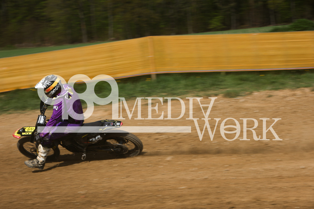 5E6A1504 | 989 MEDIAWORK