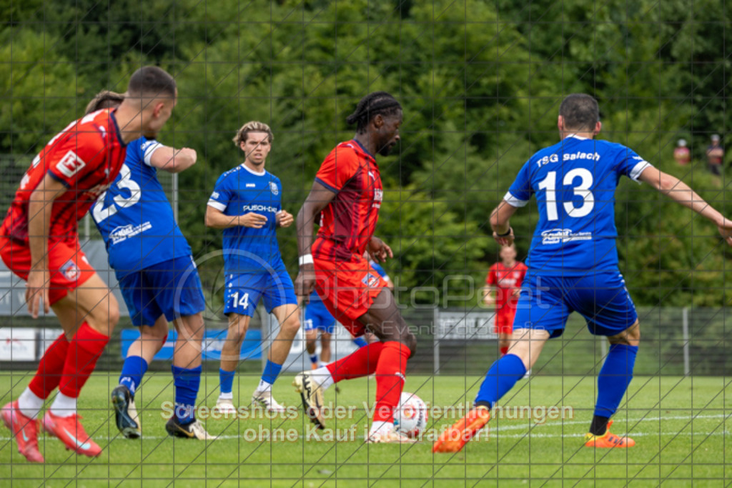 20250706_161004_1420 | #,TSG Salach (blau) vs. 1.FC Heidenheim (rot), Fußball, Freundschaftsspiel - WfV, Saison 2025/2026, Rasensportplatz, Staufenecker Str. 41, 73084 Salach, 06.07.2025 - 15:30 Uhr,Foto: PhotoPeet-Sportfotografie/Peter Harich