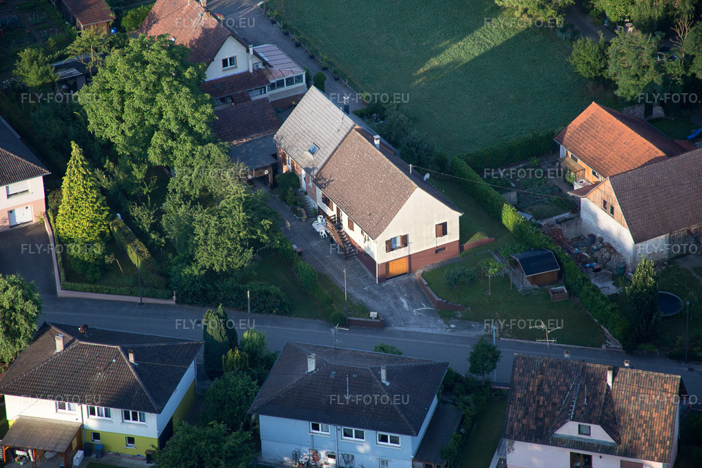 Vue aérienne: Vue de la ville à Scheibenhard dans le département Bas Rhin, France. Photo: IMG_082884.jpg prise le 26/06/2015 par Werner Riehm/FLY-FOTO.euRésolution de l'original: 5472 x 3648 px