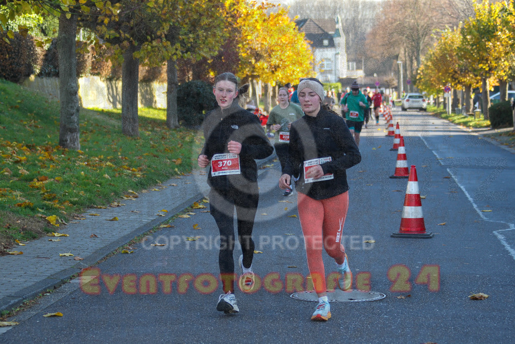 241201_1235_EV4_3035 | Sportfotografie im Rhein-Sieg Kreis, Köln, Bonn, NRW, Rheinland Pfalz, Hessen, etc. Unser Tätigkeitsfeld umfasst den Laufsport vom Volkslauf über den Marathon, Duathlon, Triathon bis zum Ultralauf wie Kölnpfad Ultra oder Schindertrail.
