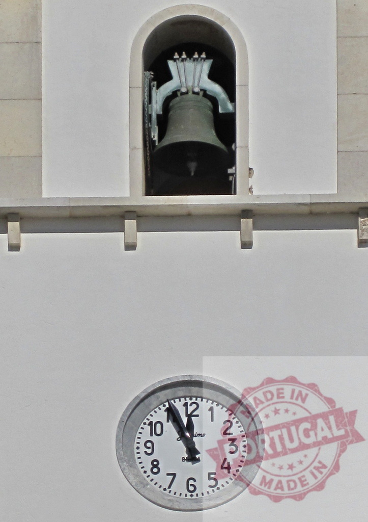 Church bell tower showing outside clock and hour. Algarve - Silves | White church bell tower with an ancient bell inside an arched opening, displaying a clock - Realized with Pictrs.com