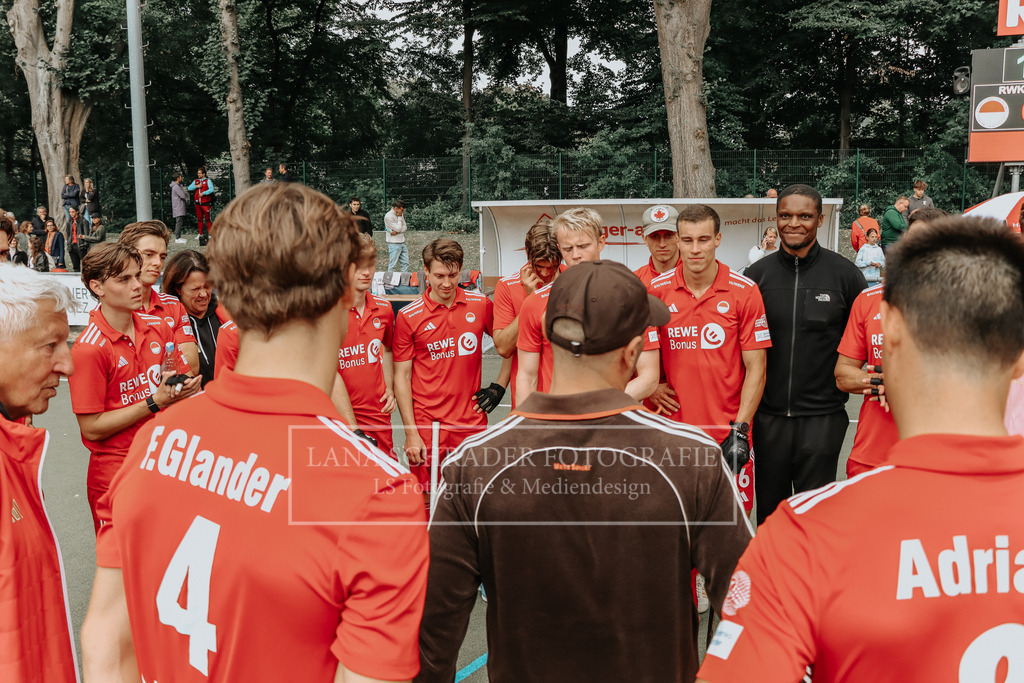 Herren_Bundesliga_02_F_RWK-UHC_21.09.25_Köln (450 von 471) | lanaschraderfotografie - Realisiert mit Pictrs.com